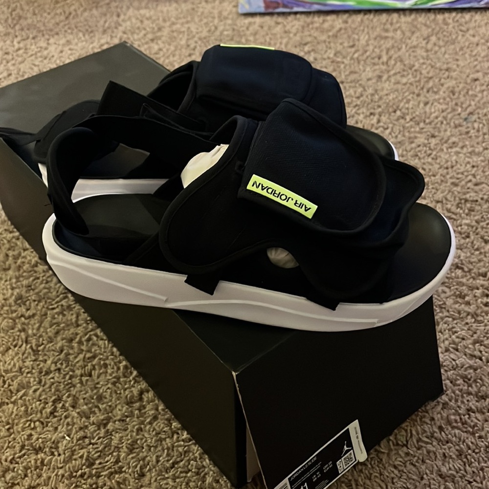 Jordan LS Slides - Picture 3 of 5